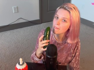 Carnal Freak Sexy Teen Shows Off Her Pussy