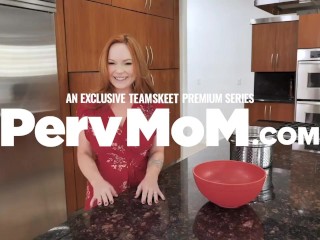 Attractive Freak Kelsi Monroe Gives A Stuffing Lesson
