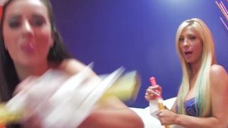 Classy Dame Taylor Vixen Wants To Knead Her Pussy